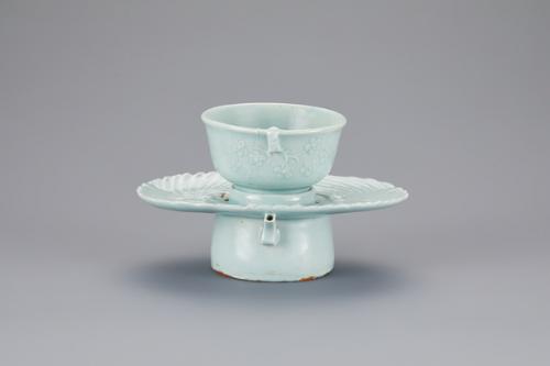 백자양각쌍학문계영배 이미지