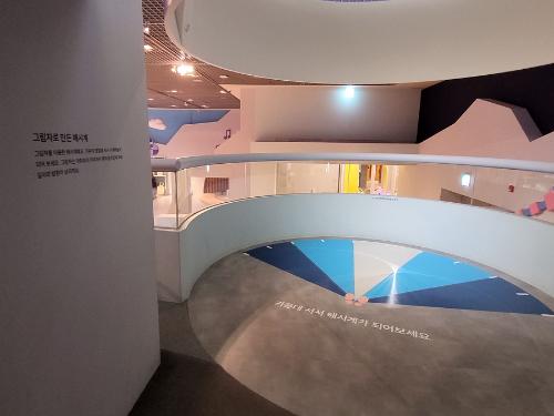 그림자로 만든 해시계 이미지