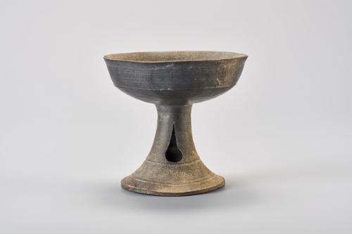 굽다리 접시 이미지